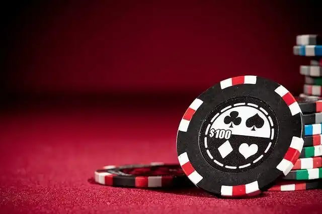 Tampilan aplikasi ugarena777 di layar ponsel menunjukkan meja roulette langsung